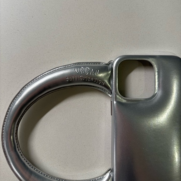 14 PRO MAX CLOUD CASE IN CHROME - Picture 4 of 6